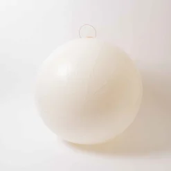 30In White Holiball