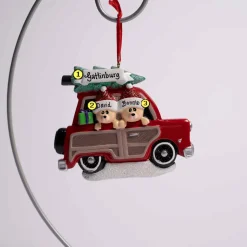 Woody Wagon Couple